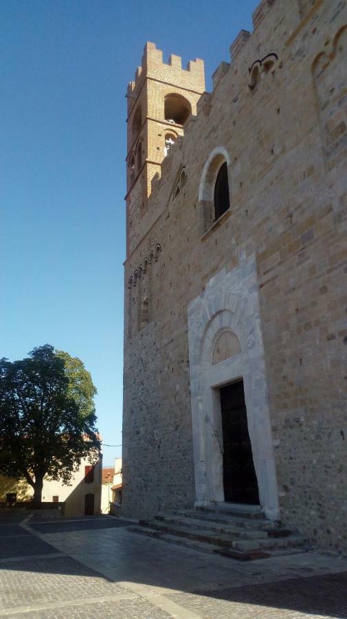 Maison Au Pied De La Cathedrale Elne Exterior foto